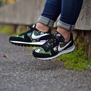 Nike Internationalist Spring Garden Premium Sneakers Black Floral Size 7.5